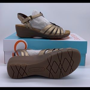 Baretraps Women’s Honora Bronze Sandals